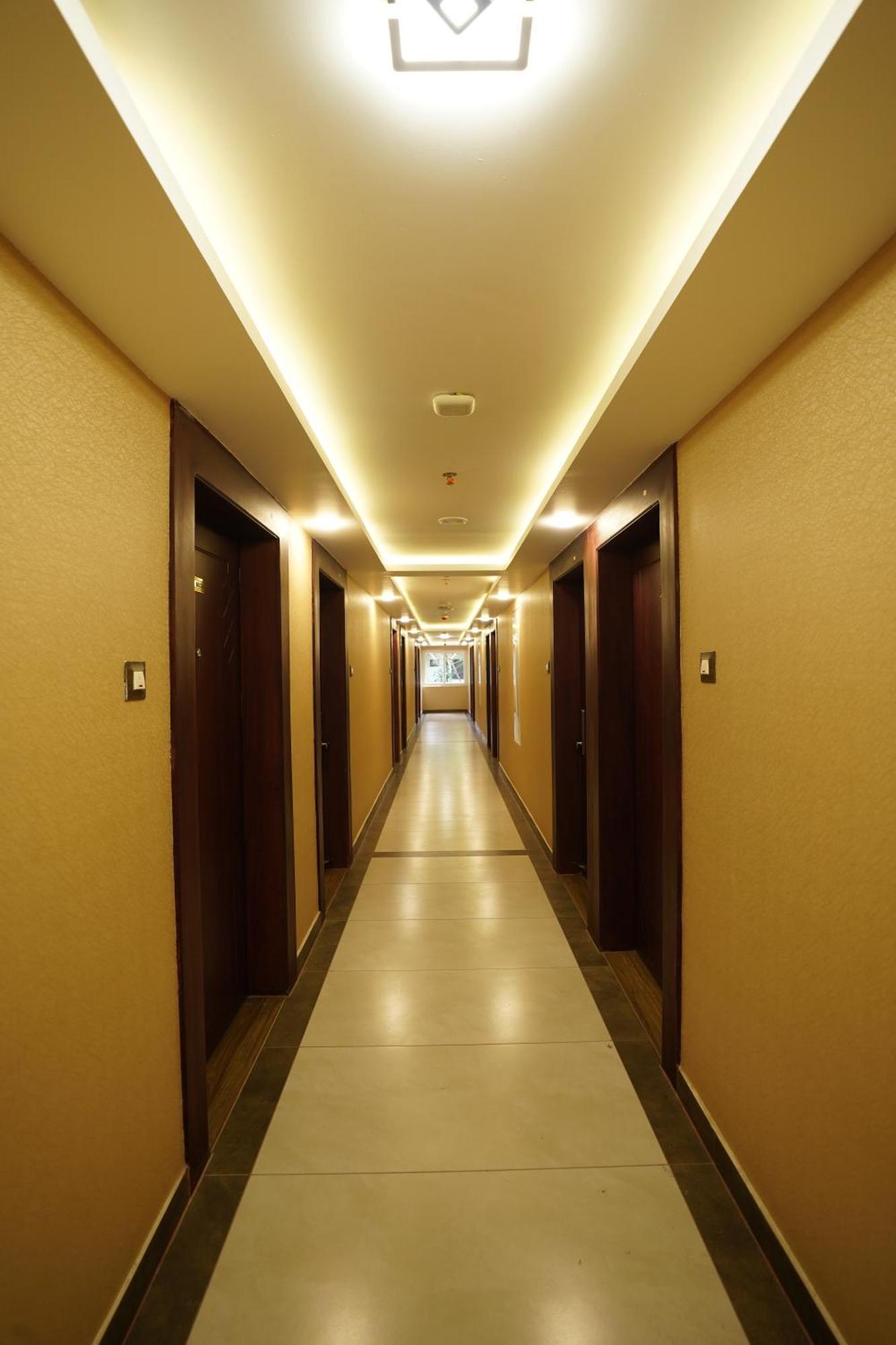 Hotel Newline Orchid Guruvāyūr エクステリア 写真